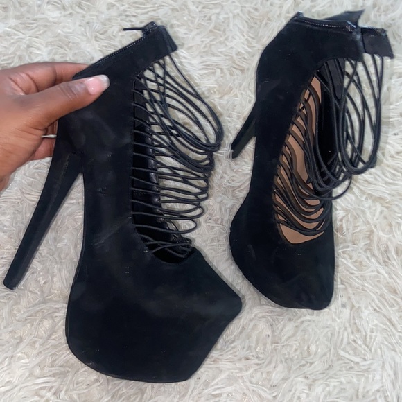 Heels - Picture 2 of 3